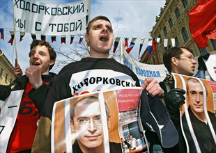 St,petersburg, russia, april 24, 2005, demonstrators hold a banner reading 'khodorkovsky, we stand by you!' during an action in support of mikhail khodorkovsky, former ceo of russian oil giant yukos a...
