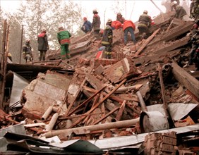 Moscow,russia, september 13, 1999, rescuers shown working at the rubble of the apartment block that was blasted last night on moscow's kashirskoye shosse, southeasteen municipal district, here on mond...