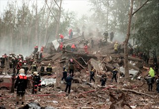 Moscow,russia, september 13, 1999, rescuers and fire-fighters search the rubble left of the apartment block on 6 kashirskoye shosse by the blast that ripped through it at 5 a,m,, on monday, about 40 b...