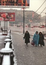Snowfall in moscow, november 1998.