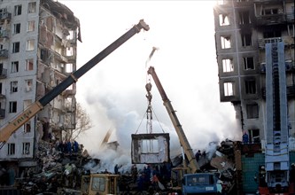 Moscow, russia, september 9, 1999, picture shows the rescue operations at the residential blok in guryanova street in a moscow outskirts after a strong burst that tolled thirteen people, including one...
