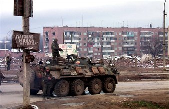 Gudermes, russia, november 12, 1999, russian servicemen seen mopping-up gudermes, the second largest chechen city, 1000 interior troops and 500 militiamen with support of paratroopers take part in mop...