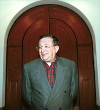 Moscow, russia, june 19, 2000, owner of media-most holding vladimir gusinsky outside his office in bolshoi palashevsky pereulok side street in moscow.