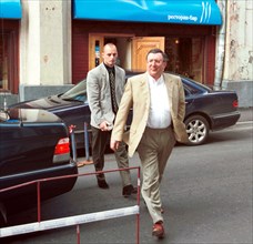 Moscow, russia, july 19, 2000, vladimir gusinsky (foreground) on his way to the prosecutor-general's office to be interrogated, the interrogation of the owner of a media holding took place at the pros...