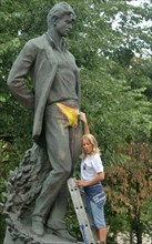 Leader of the 'vse svobodny' youth movement ksenia sobchak washes paint off a monument to russian poet sergei yesenin as part of the action  'tverskoi boulevard - clean zone', july 12, 2006, moscow, r...