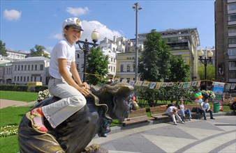 Moscow, russia, august 9, 2007, the 'children are drawing!' action is held in moscow's tsvetnoy boulevard.