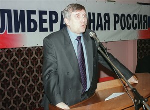 Moscow, russia, december 22, 2001, representative of the union of right-wing forces (sps) sergei yushenkov holds the floor at the constituent congress of the liberal russia movement on saturday, the p...