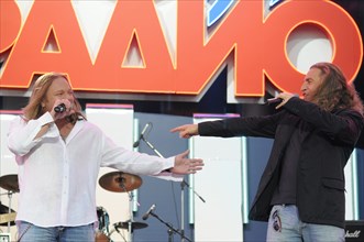 Singers vladimir presnyakov (l) and leonid agutin perform at the concert marking the 15th anniversary of the avtoradio radio station in vasilyevsky spusk off red square, moscow, russia, may 31, 2008.