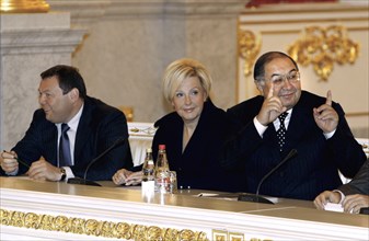 Moscow, russia, september 15, 2008, chairman of alfa group, mikhail fridman (1st l),  and uzbek-born businessman, alisher usmanov (1st r), attend a meeting of members of the russian union of industria...