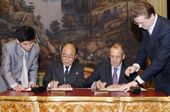 North korean foreign minister pak ui chun (2nd l) and his russian counterpart sergei lavrov (2nd r) sign bilateral agreements after talks in moscow, russia, october 15, 2008.