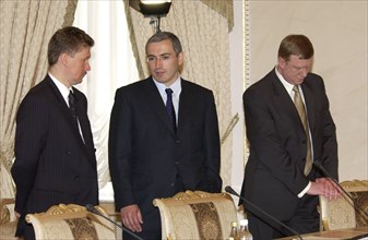 Round table which russian president vladimir putin
