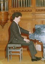 Pianist yvgeny kisin performing in 1997.