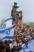 Monument at babiy yar (babi yar) to victims of fascism, september 30, 1990, day of memory, kiev, ukraine.