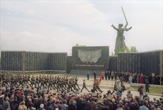 Volgograd, russia, may 8, 1995, the opening 'the wall of memory of the military glory ' in the mamaev kurgan, memorial to commemorate the defense of stalingrad against the nazis in world war 2.