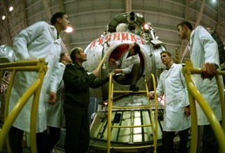 The 'lunik' spacecraft designed for delivery of cosmonauts to the moon surface, 1971, soviet space.
