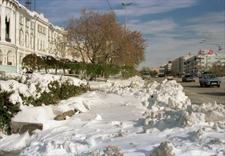 Main yekaterinburg street is blocked with snow, an early winter with heavy snowstorms and snowfalls has come to the middle urals, yekaterinburg, russia.