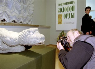 Exhibition of treasures of the golden horde in the hermitage,  st, petersburg, russia, 2/01.