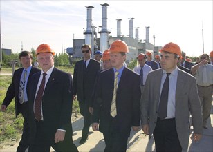 Khanty-mansiysk autonomous region, russia 2001: 'gazprom' chairman of board alexei miller (c) touring enterprises, belonged to 'tyumentransgaz' company in the town of yugorsk, the new chairman was acc...