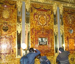 Amber room, tsarskoye selo palace-museum, 2/02: amber room reconstruction nears completion.