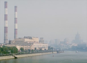 Moscow, russia, august 16 2002, the moskva river in smog, after a breath of fresh air (thanks to rains) moscow has to put up with quite heavy smog, this time it is of 'local' origin, it is caused not ...