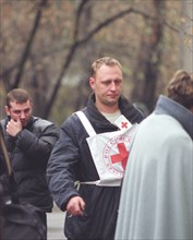 Moscow, russia, october 25 2002: representatives of the red cross organisation arrive at the dubrovka theatrical center where hostages are being held by chechen terrorists, on thursday.