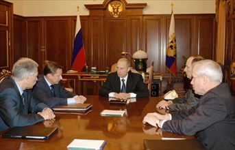 Moscow, russia,10/26/02, chechen hostage crisis: participants in today's conference (l-r) interior minister boris gryzlov, defence minister sergei ivanov, president vladimir putin, director of the fed...