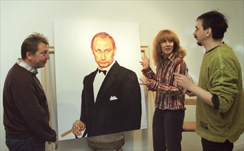 Moscow, russia, november 21 2002: artist dmitry vrubel (l), producer marina kuskova (r), artist farid bogdalov (2r) appear together in moscow 'gallery of the single object' currently prepared to the p...
