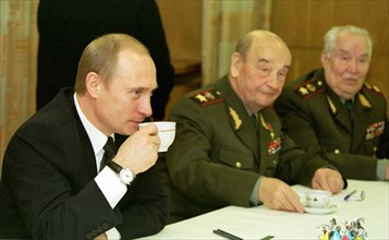 Moscow, russia, november 26 2002: (l-r) president of russia vladimir putin, marshal sergei sokolov, army general makhmut gareyev have tea together in the course of the meeting of president putin with ...