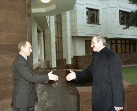 Moscow,russia, november 27 2002: russian president vladimir putin (l) pictured greeting his belarussian counterpart alexander lukashenko on wednesday at the volynskoye residence in a moscow suburb, (p...