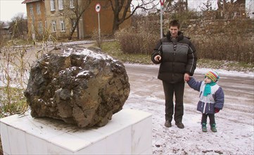 Kaliningrad, russia, december 5 2002: a meteorite (in pic) found in a sand pit near mamonovo was placed on a marble pedectal in a street of kaliningrad, (photo igor zarembo).