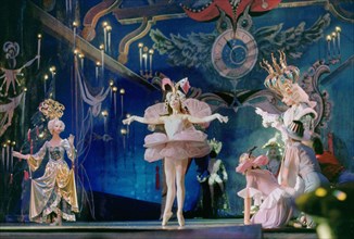 Chelyabinsk, russia, december 72002: anastasiya chumakova (centre), as mary, performing a scene of tchaikovsky's 'the nutcracker' in a new perfomance of the chelyabinsk state opera and ballet theatre,...