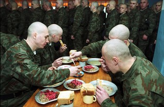 Chita, russia, january 20 2003: the recruits of the training company of the signal battalion of the regional department of border guard service in the mess room, (photo itar-tass / yevgeny yepanchints...