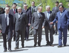 President of armenia robert kocharyan, kyrgyz president askar akayev, russian president vladimir putin, kazakhstan's president nursultan nazarbayev, tajik president emomali rakhmonov (in pic l-r) are ...