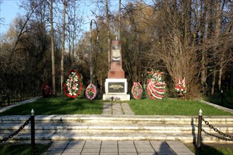 Monument to the eighth guards panfilov (316th) rifle division soldiers and officers who lost their lives defending the north-west approaches to moscow from german forces in 1941, moscow, russia.