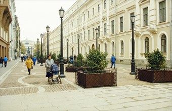 A new pedestrian mall of malaya sadovaya street linking nevsky prospect and manege square in st, petersburg, russia, 2001.