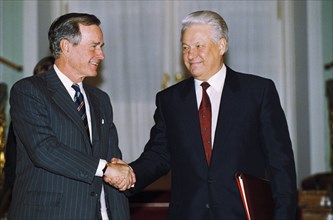 Presidents george bush and boris yeltsin shaking hands after signing the strategic arms limitation treaty (salt ll) in january 1993, moscow, russia.