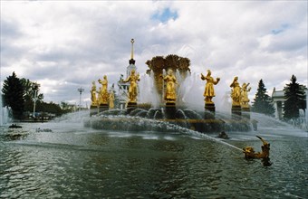 The friendship of nations fountain at the all-russian exhibition center (vdnkh) in moscow, russia, 1990s.