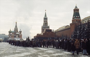 People standing in line to visit lenin's tomb in red square on the 71st anniversary of his death, moscow, january 21, 1998.
