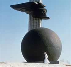 Newlyweds visiting the monument to konstantine tsiolkovsky and yuri gagarin in kaluga, russia.