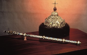 Crown and sceptre of peter the great at the kremlin armory in moscow, russia.