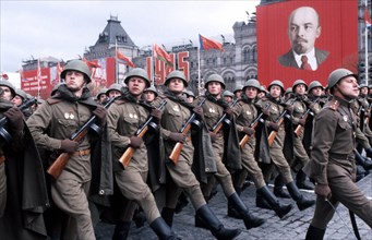 Red square, moscow, nov, 1977: soviet troops march in the nov, 7th parade.