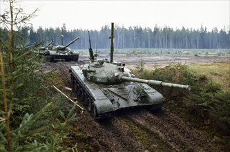 A column of soviet t-72 tanks fitted with snorkels for a forced water obstacle crossing during the 'zapad-81' (west-81) military exercises, 1981.