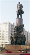 Monument to v, i, lenin in oktyabrskaya square in moscow, ussr, 1985.