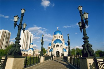 The zhivonachalnaya trinity cathedral on borisov ponds in moscow, russia, 2004.