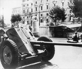 WWII in Italy 1943 Armistice Battle of Roma German anti-tank gun and paratroopers