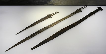Bronze swords topped in carp tongue, Late Bronze Age