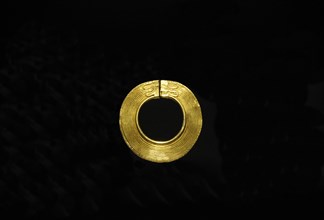 Golden disk, 1000-801 BC