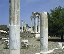 Temple of Trajan, ruins