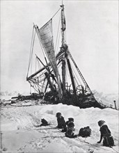 The ship Endurance crushed by ice