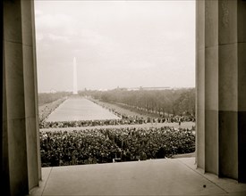Marian Anderson sings on the Mall